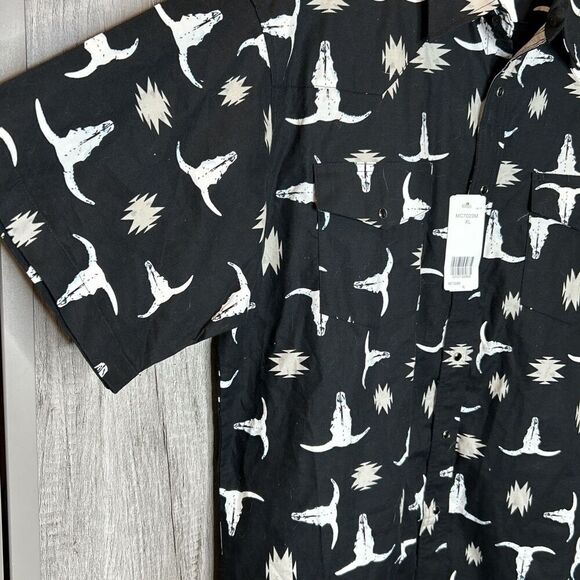 Wrangler Shirt Size XL Western Black and White Tribal Short Sleeves NEW - Picture 2 of 5